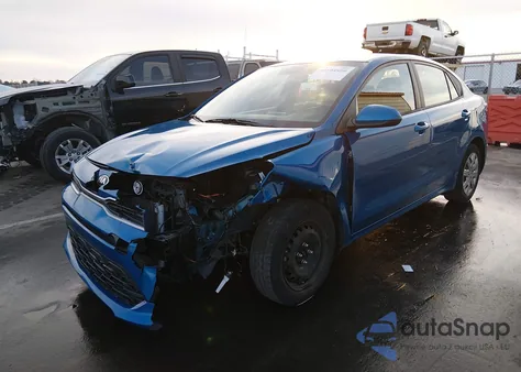 2021 Kia Rio S z USA, uszkodzony, nr VIN 3KPA24AD2ME372802